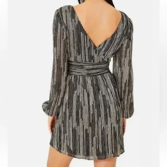 Lilly Pulitzer Riza Black and Gold metallic Romper Dress - Picture 13 of 13